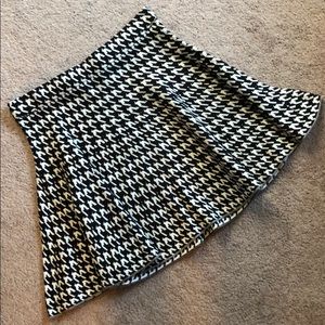 Candie's Houndstooth Knit Skirt Size Small